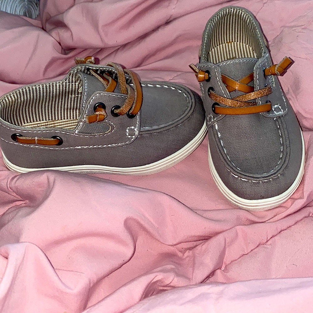 6c toddler shoes *never worn*